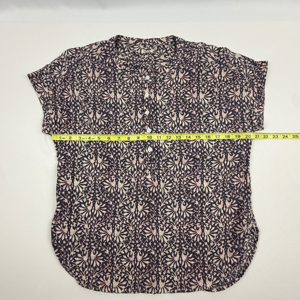 Faherty Womens Floral Bird Print Henley Blouse Navy Blue Short Sleeve Size M - Picture 5 of 7
